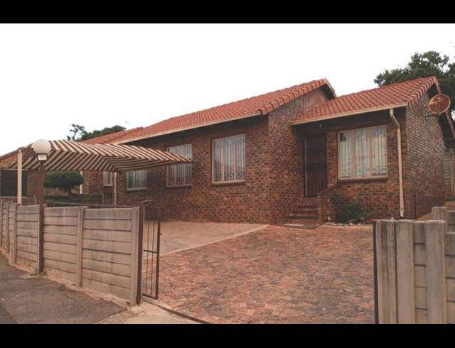 2 BEDROOM HOUSE FOR SALE IN LENASIA SOUTH